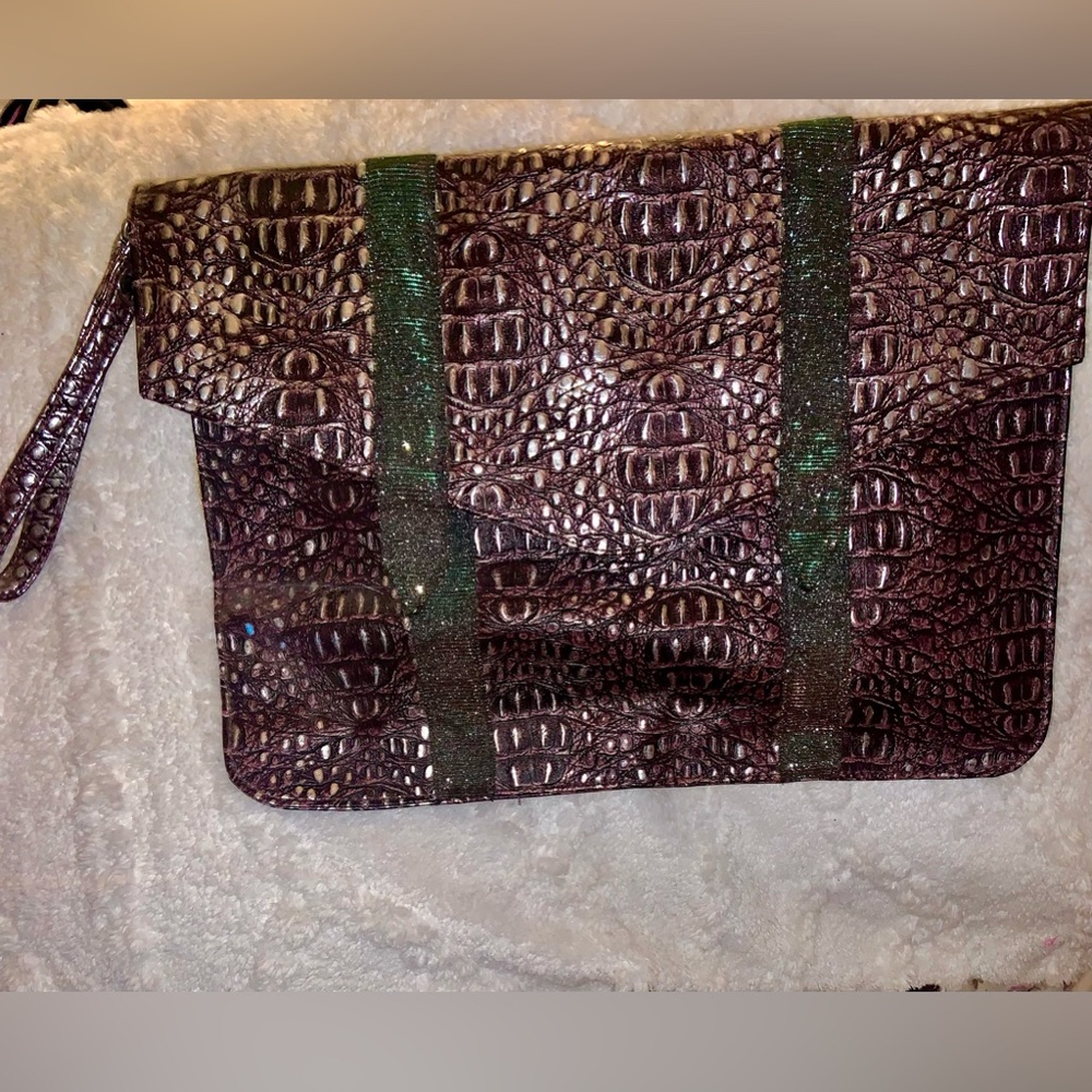 Unique Vintage faux snakeskin metallic clutch